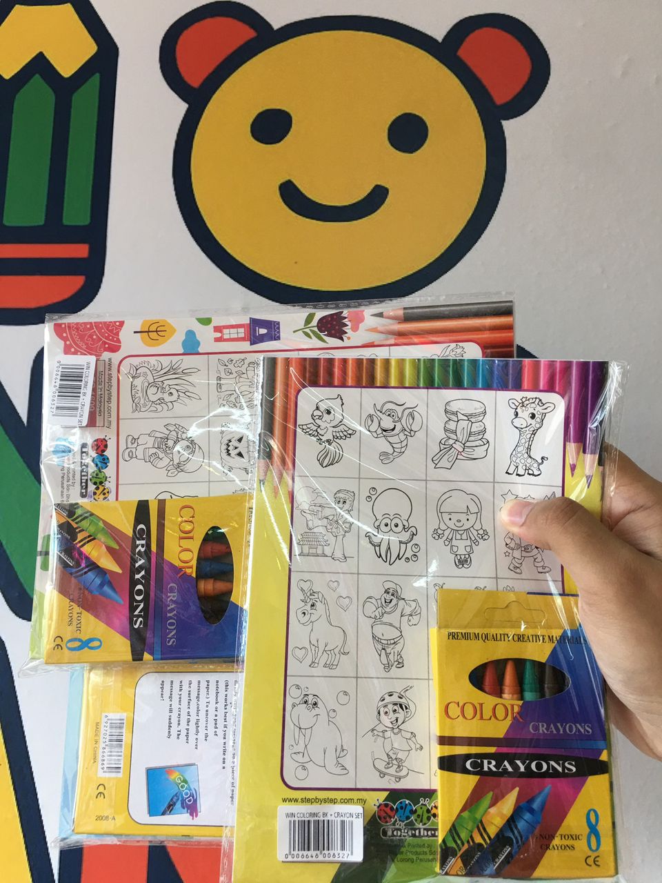 WIN F5 COLOR BOOK + CRAYON SET